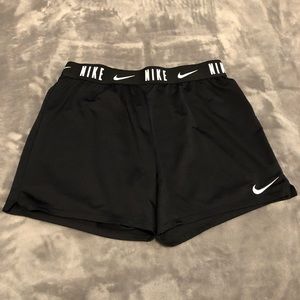 Girls L Nike Shorts